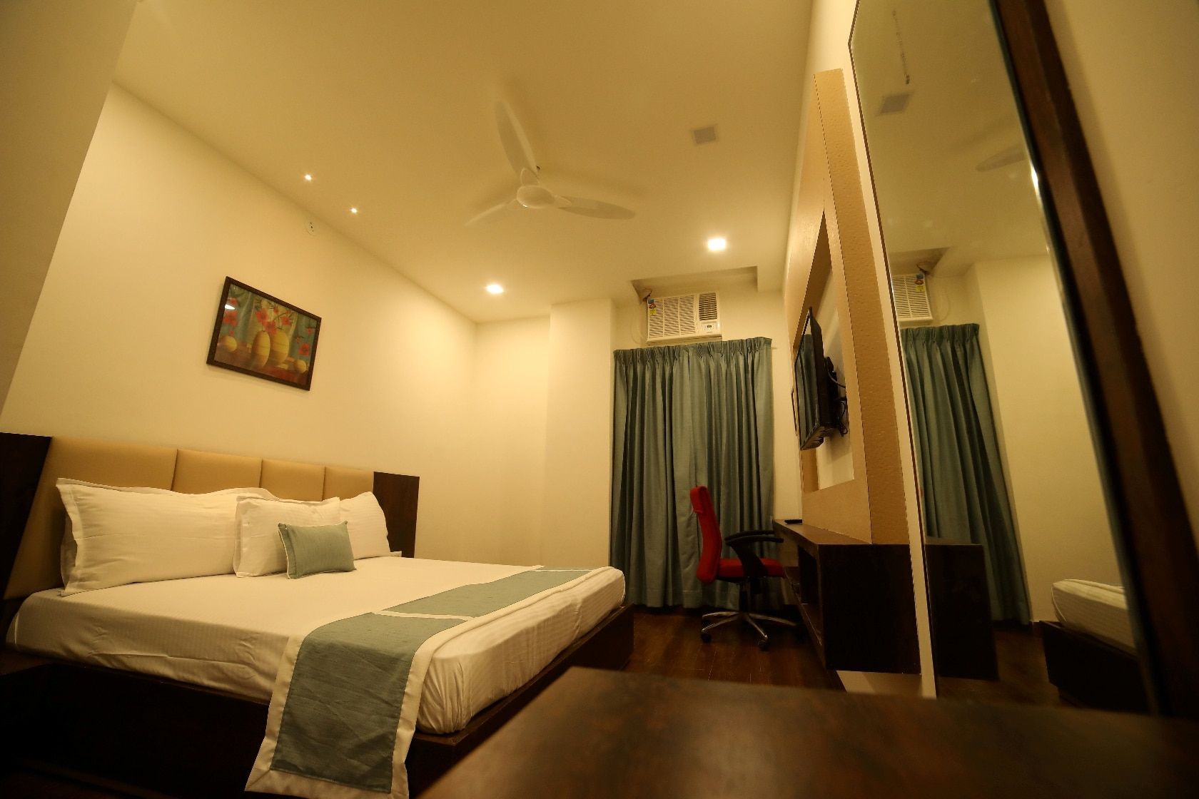 undefined Hotel Crystal 6