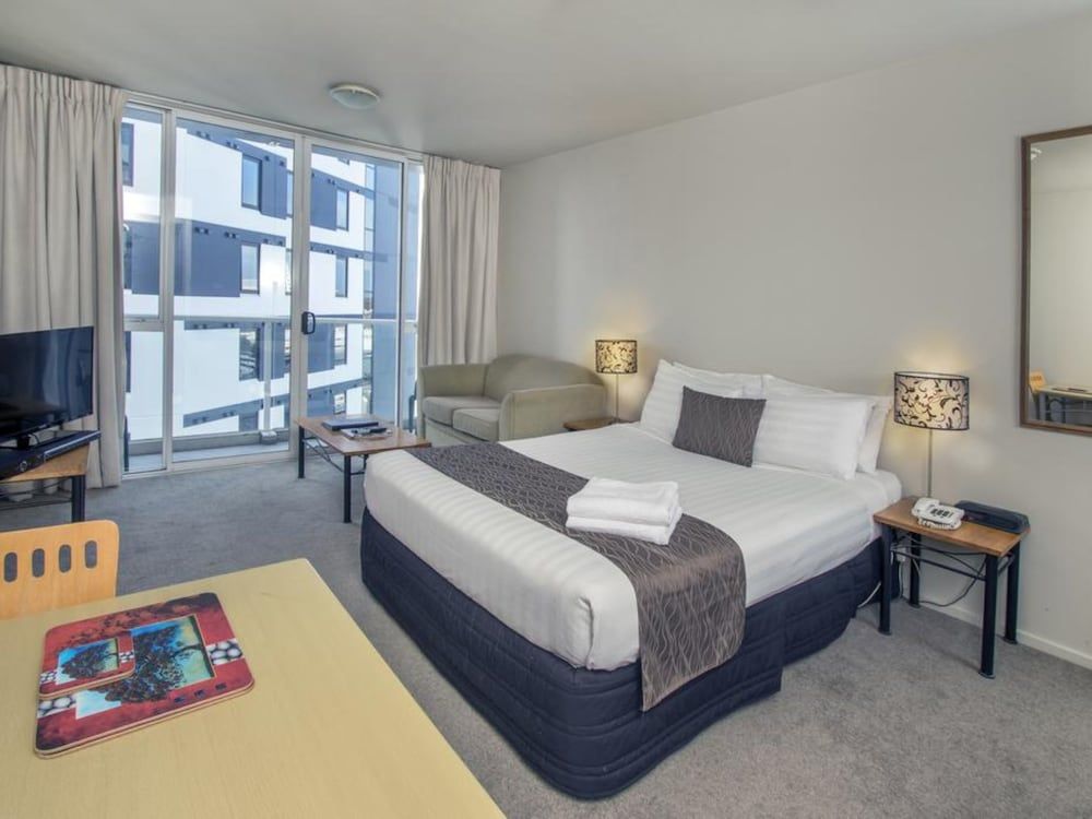 Crown on Cintra Lane Studio Apartments 5