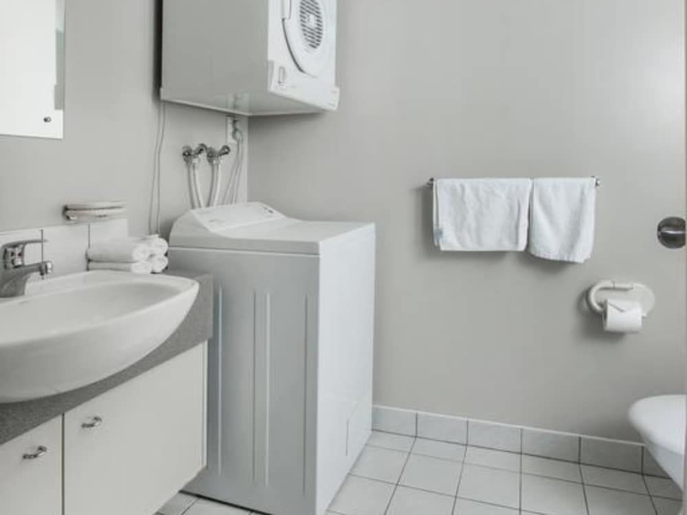 Crown on Cintra Lane Studio Apartments 6