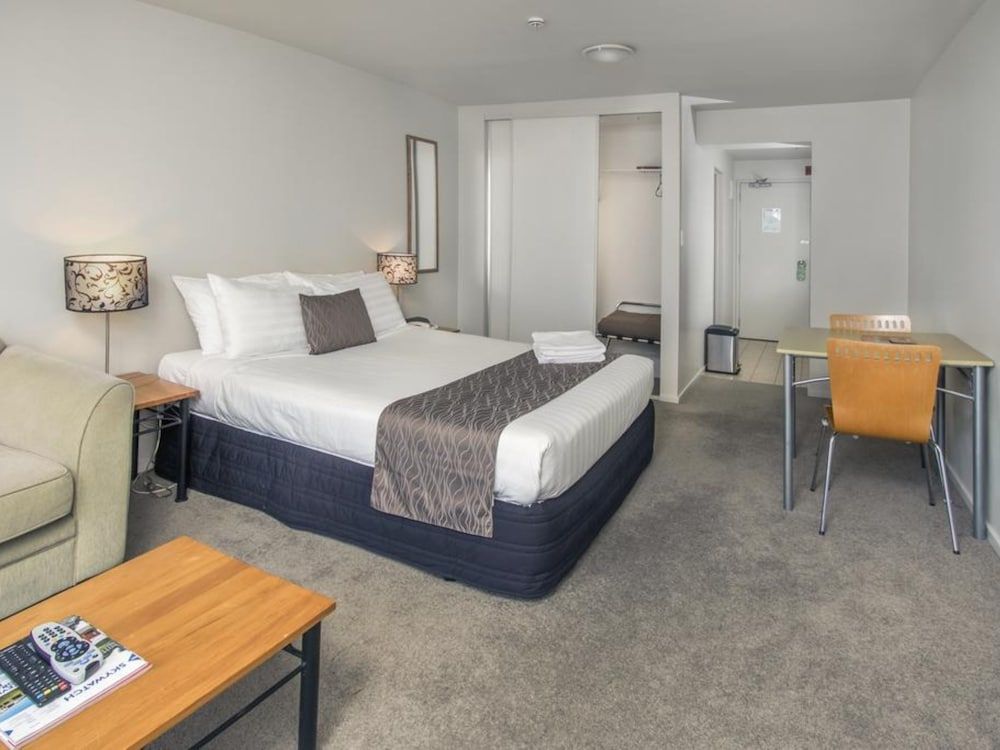 Crown on Cintra Lane Studio Apartments 2