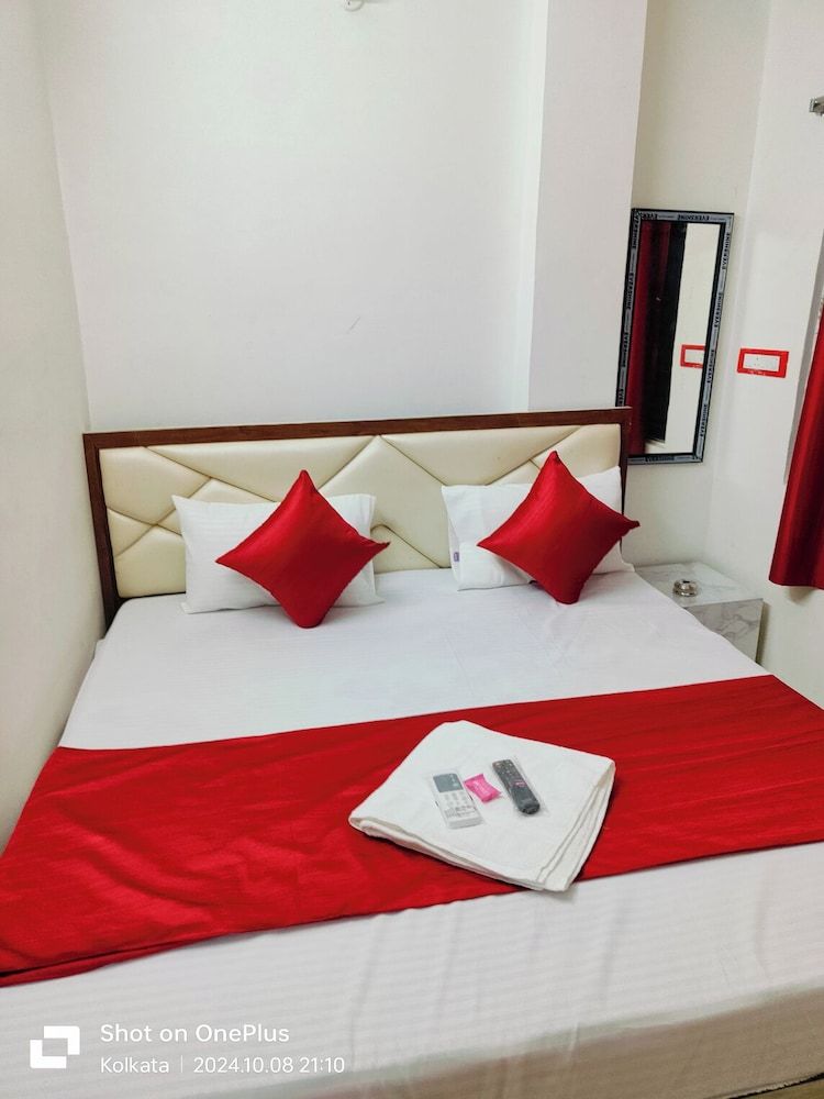 Om Shanti Guest House - Near Ruby General Hospital & Science City Deluxe Room 11