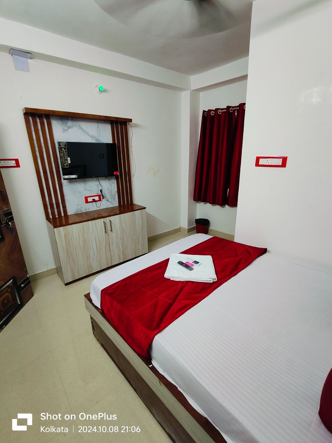 Om Shanti Guest House - Near Ruby General Hospital & Science City Deluxe Room 7
