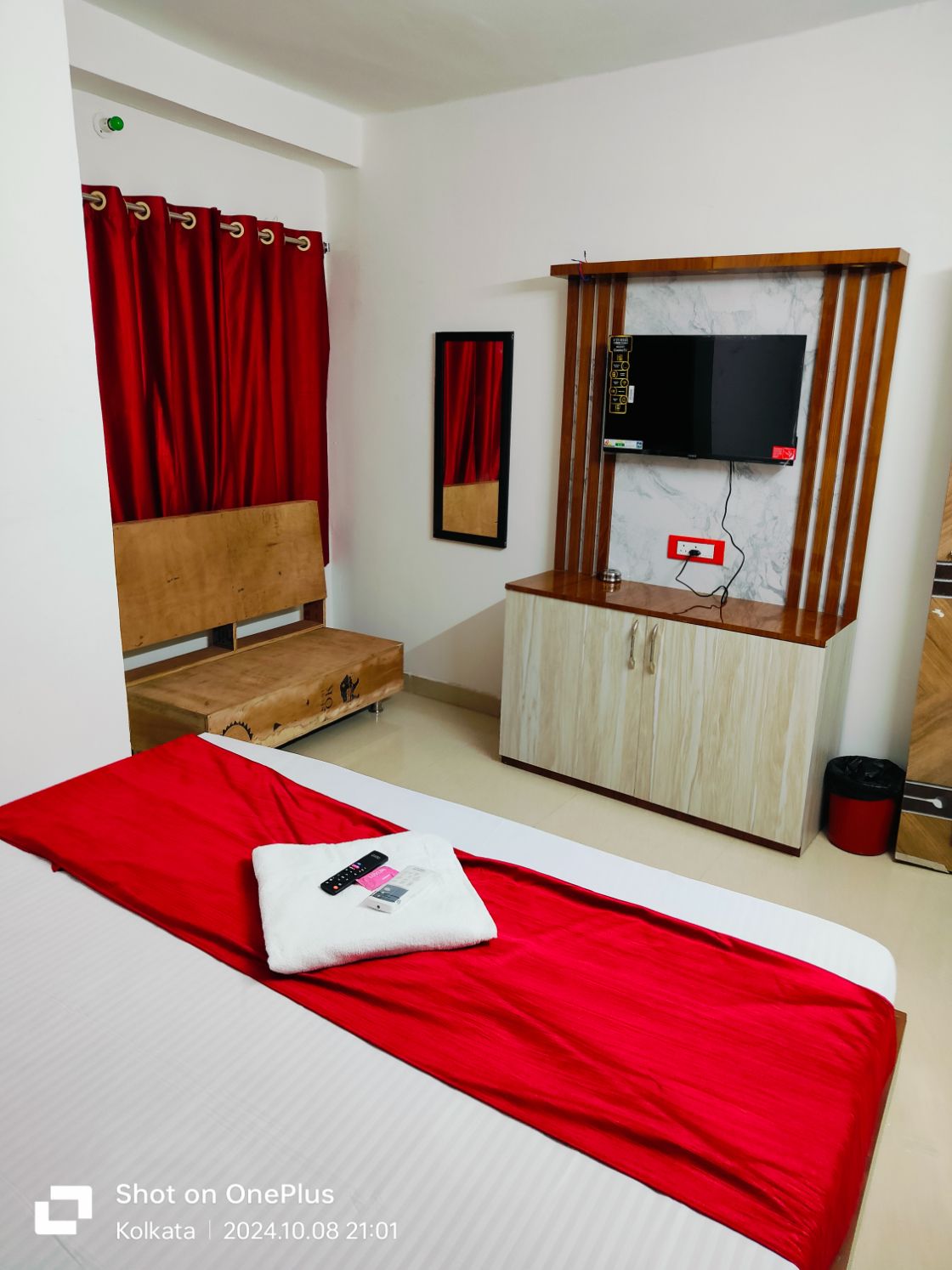Om Shanti Guest House - Near Ruby General Hospital & Science City Deluxe Room 2