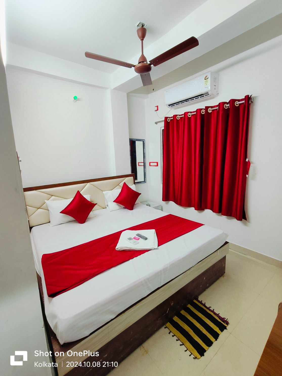 Om Shanti Guest House - Near Ruby General Hospital & Science City Deluxe Room 6