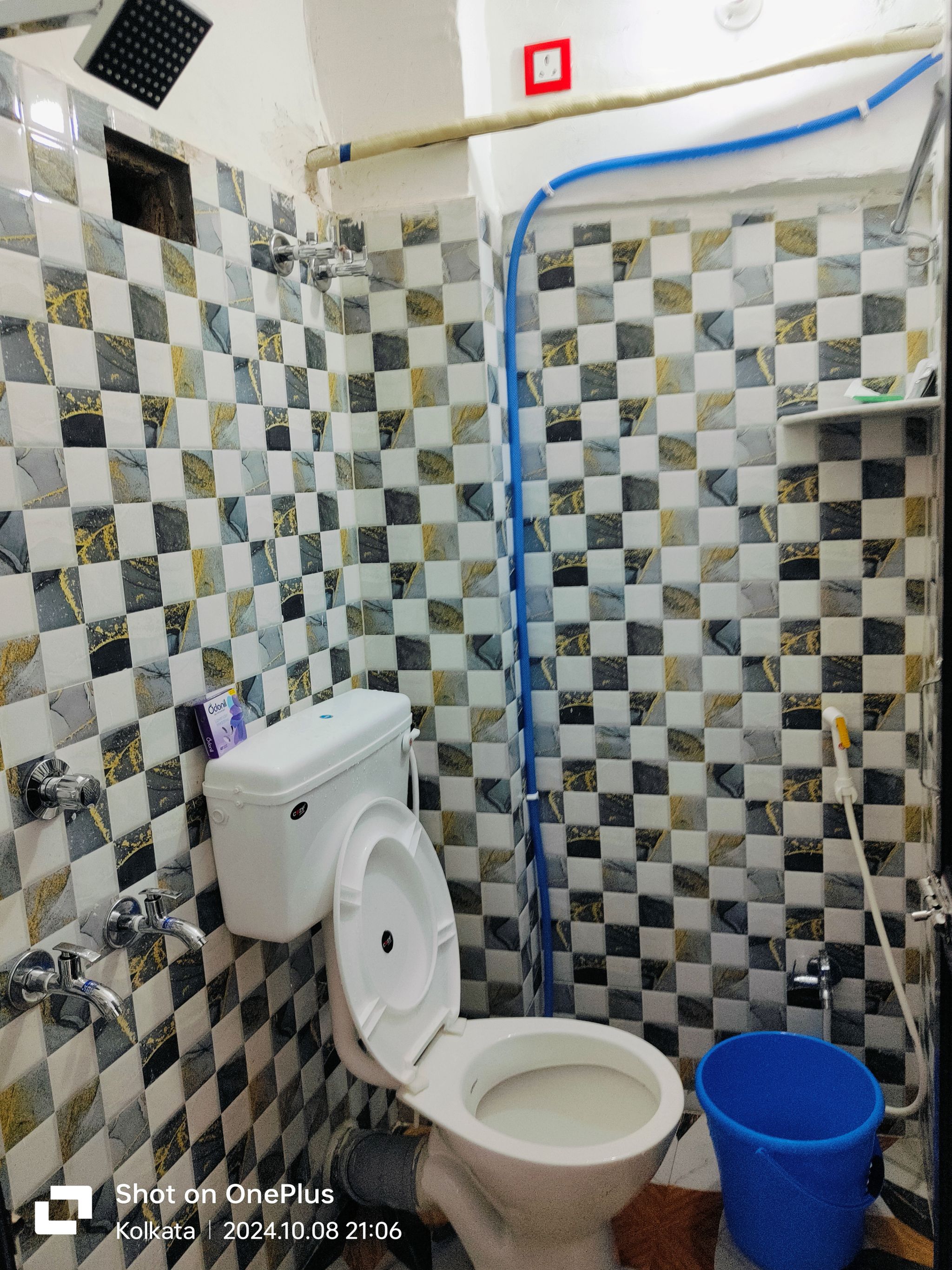 Om Shanti Guest House - Near Ruby General Hospital & Science City Deluxe Room 12