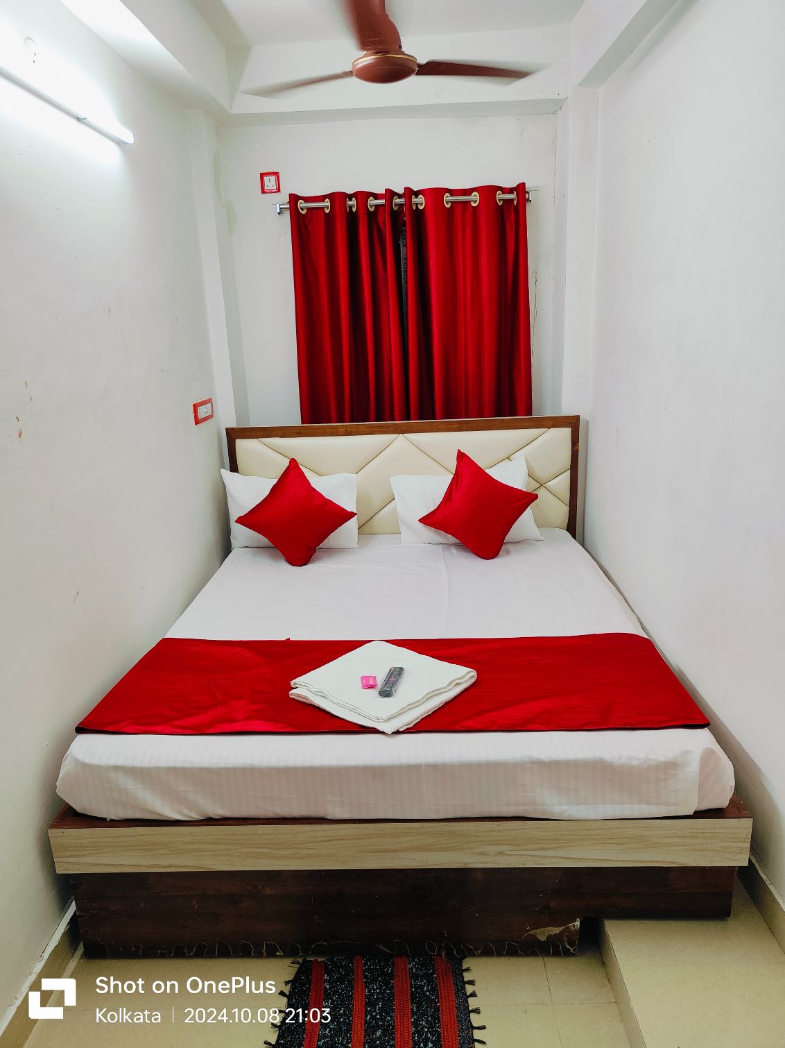 Om Shanti Guest House - Near Ruby General Hospital & Science City Deluxe Room 8