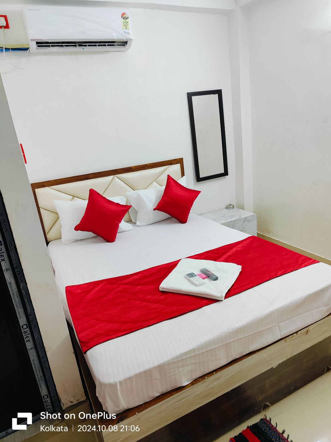 Om Shanti Guest House - Near Ruby General Hospital & Science City Deluxe Room 3