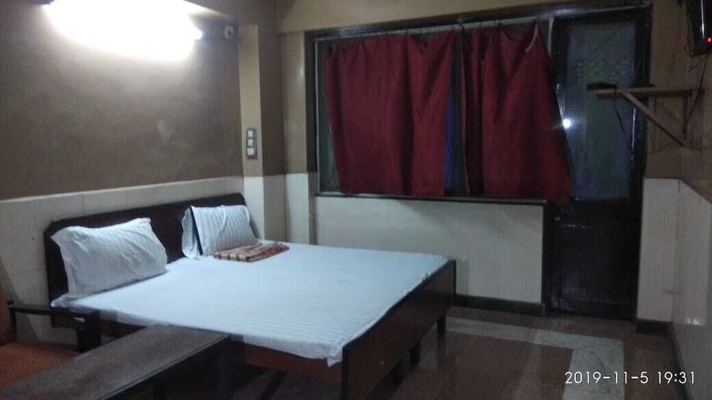 undefined iROOMZ Subhadra Comforts 2