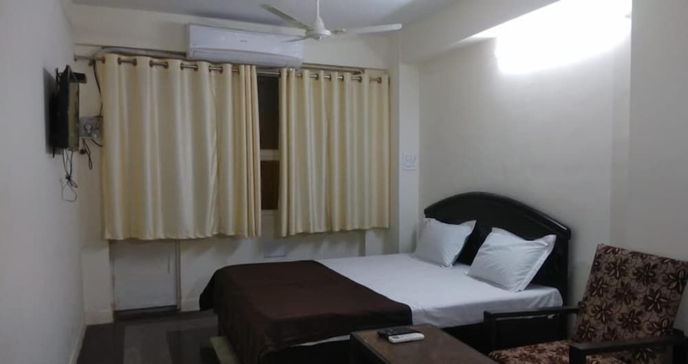 undefined iROOMZ Subhadra Comforts 6