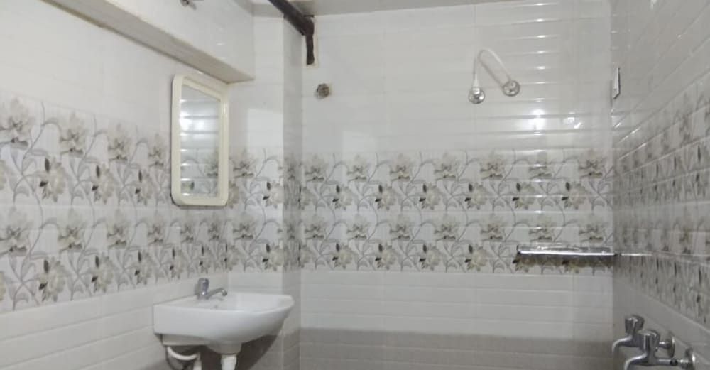 undefined iROOMZ Subhadra Comforts 7