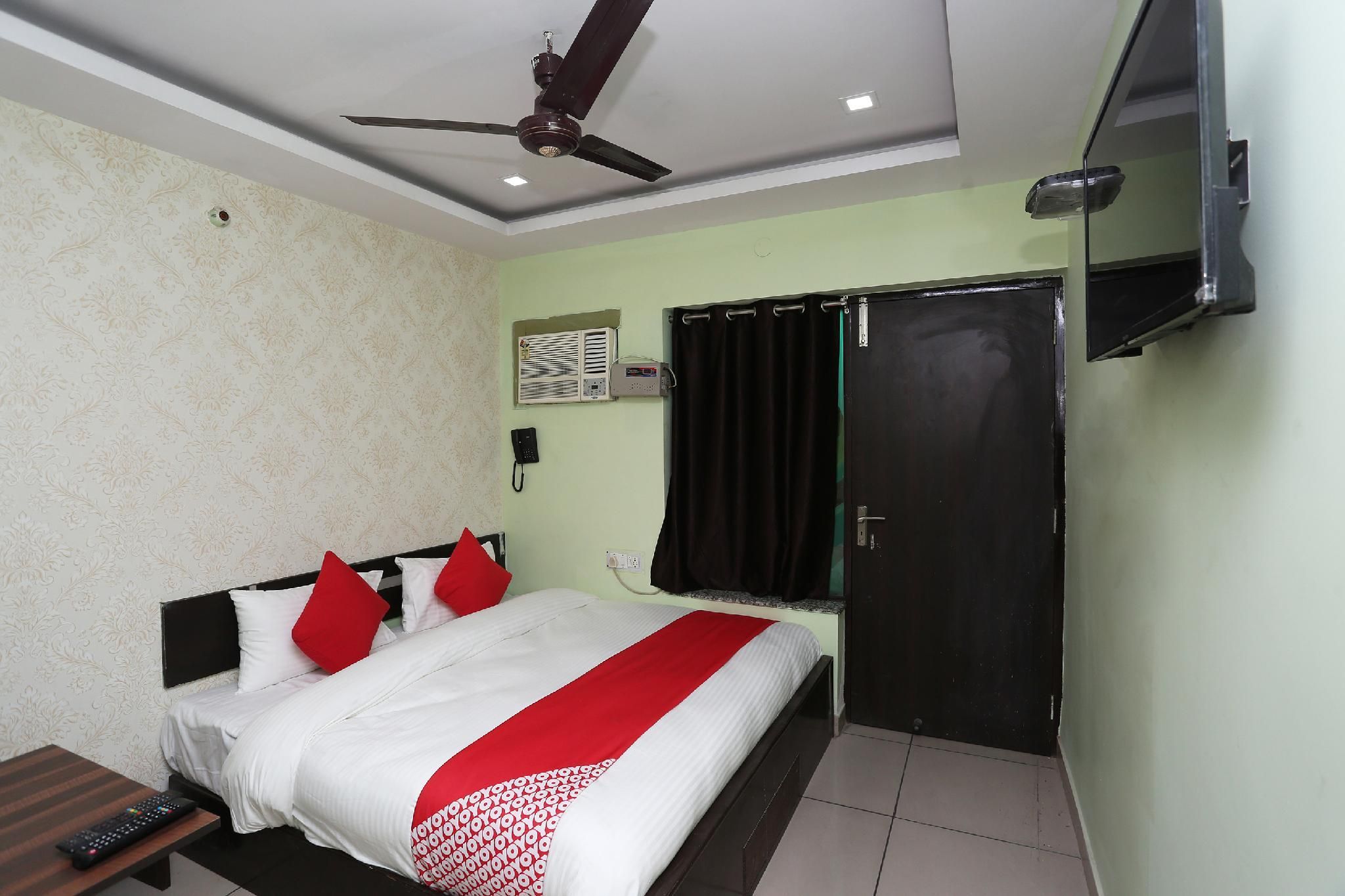 The Hindustan Residency Deluxe Double Room  2