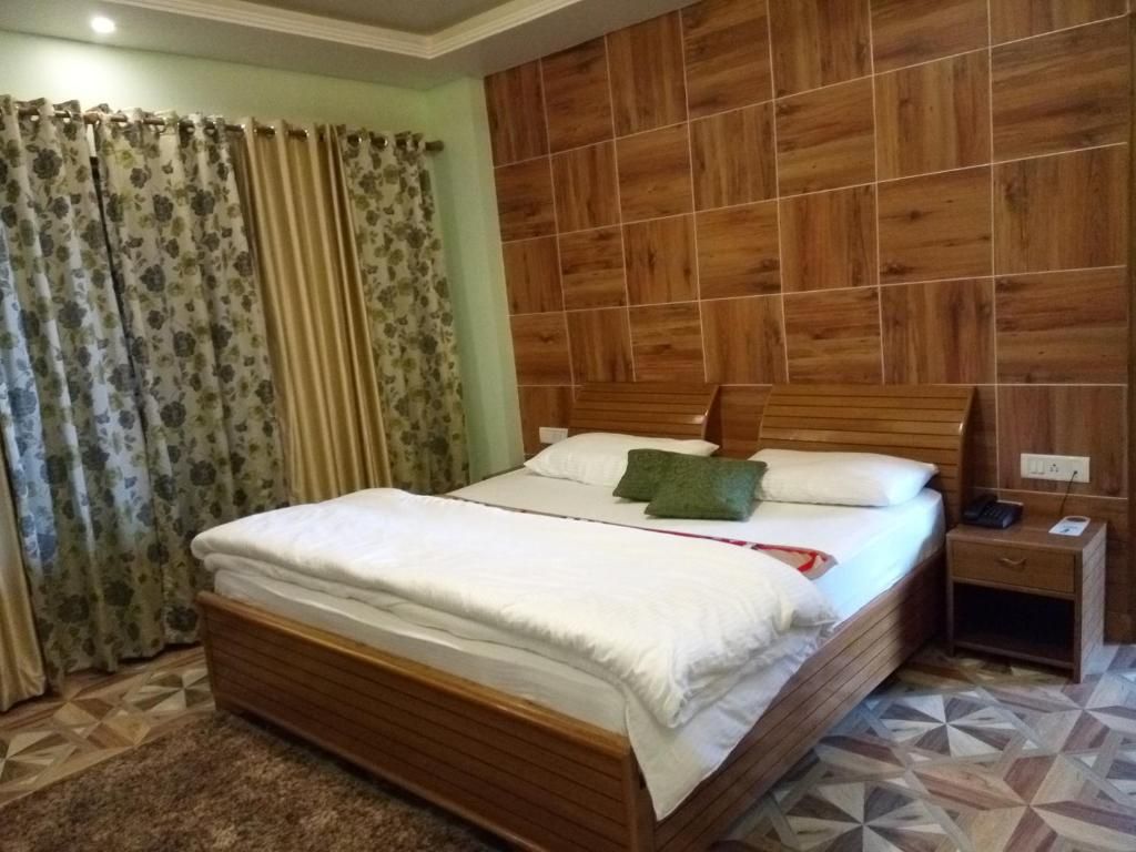 undefined The Golden Peak, Hotel 9