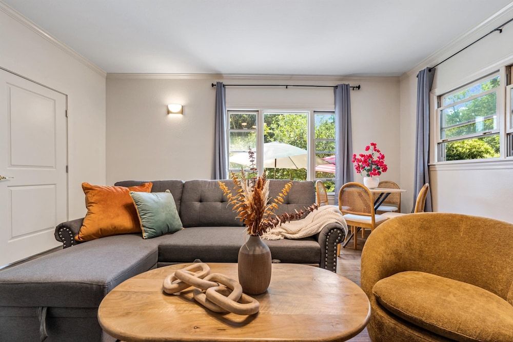 Cinnamon Bear Creekside Inn Family Suite 6