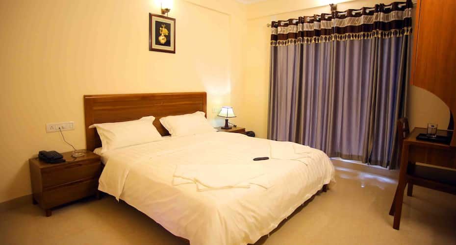 undefined The Lounge 7