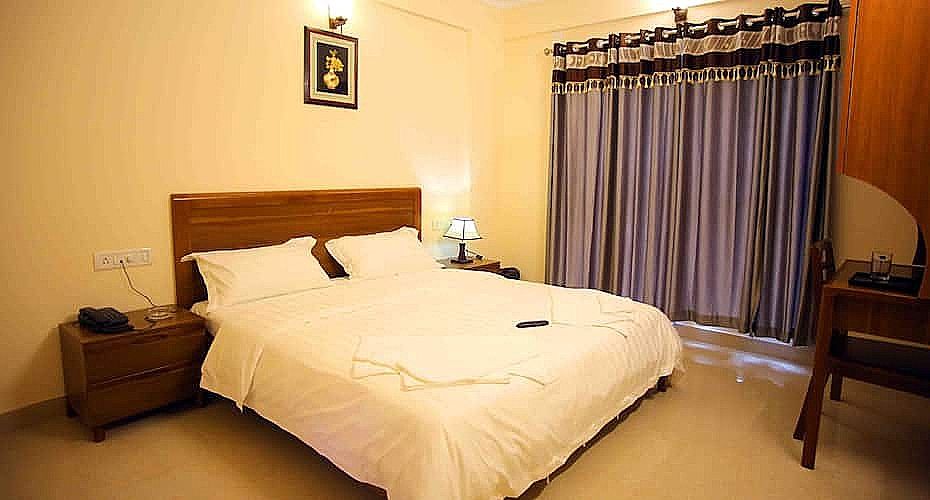 undefined The Lounge 8