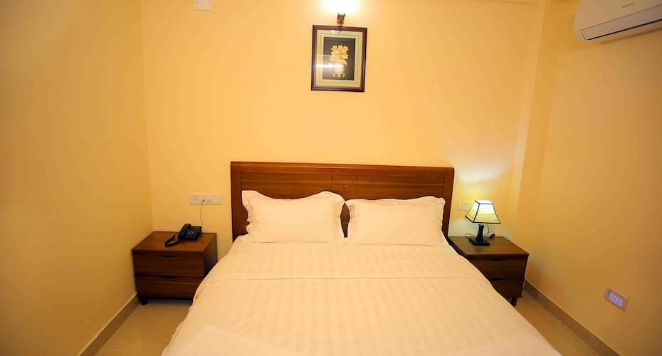 undefined The Lounge 6