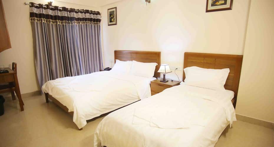 undefined The Lounge 4