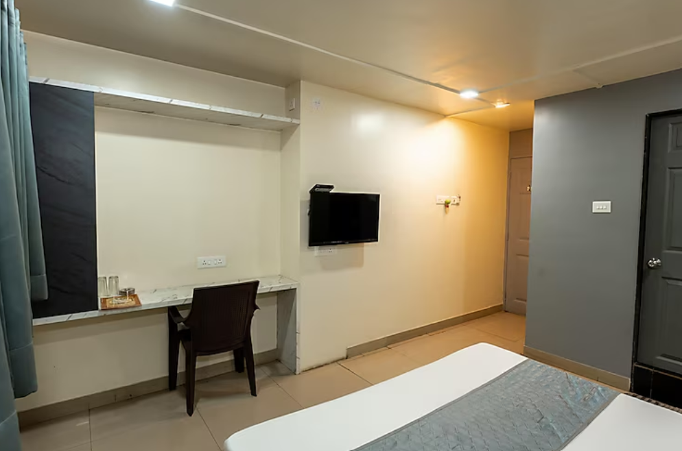 Hotel Ellora Park Deluxe Double Bedroom Non AC (Guest age should be 21 years and above) 5