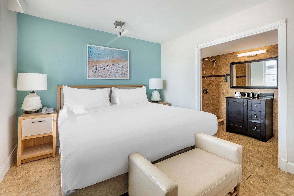 undefined Hilton Vacation Club Crescent on South Beach Miami 7