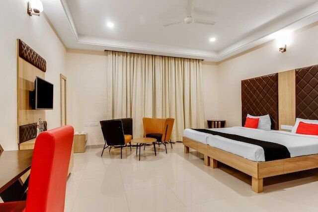  Solitaire Banquets And Hotel Deluxe Room 3