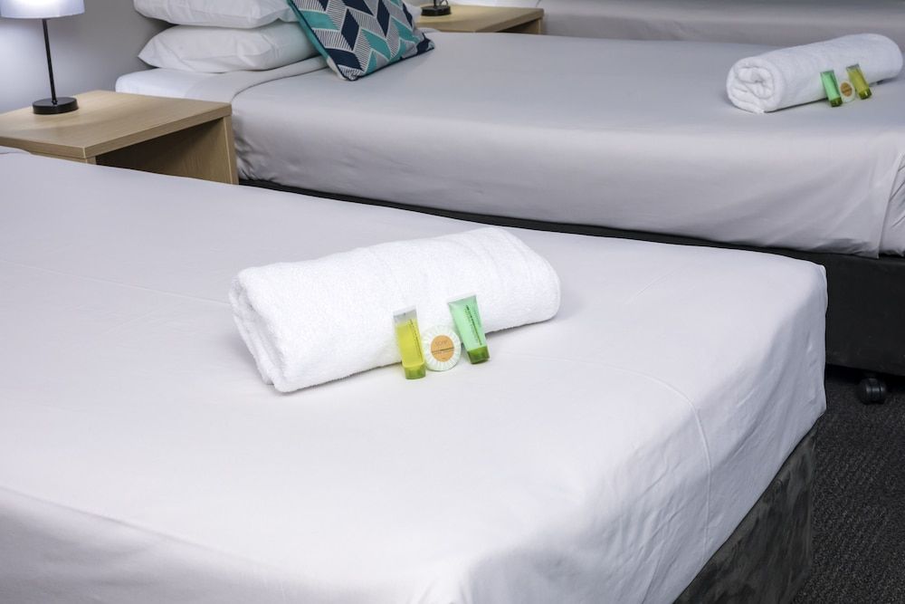 Gilligan's Backpackers Hotel & Resort Hotel Twin Room 3