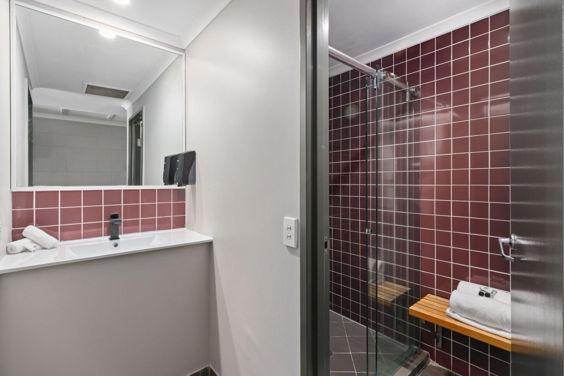 undefined Gilligan's Backpackers Hotel & Resort 7