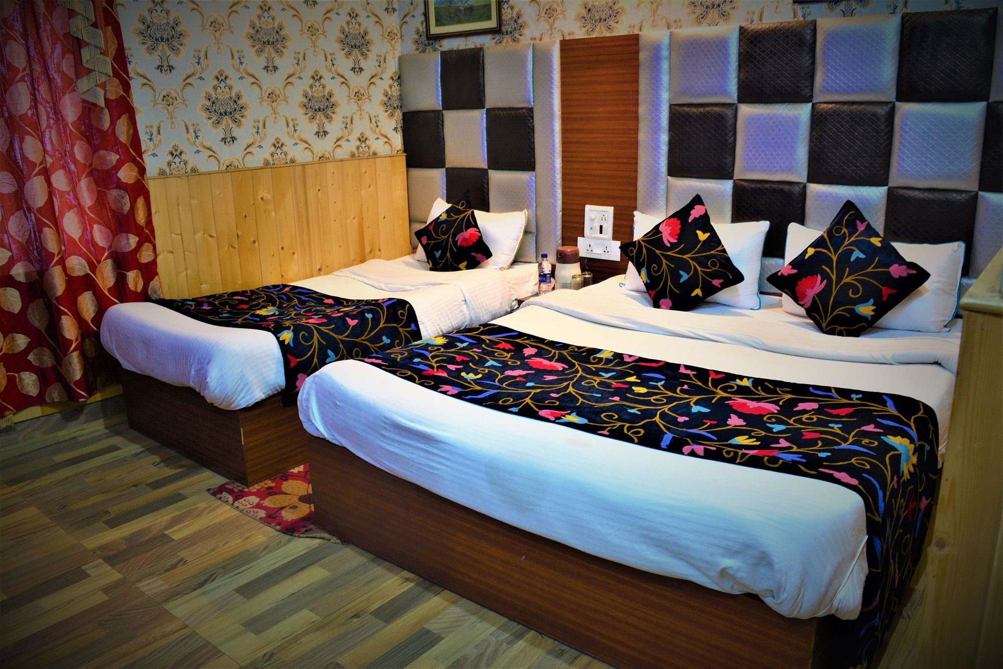 Hotel Star Of Kashmir Deluxe Room 11