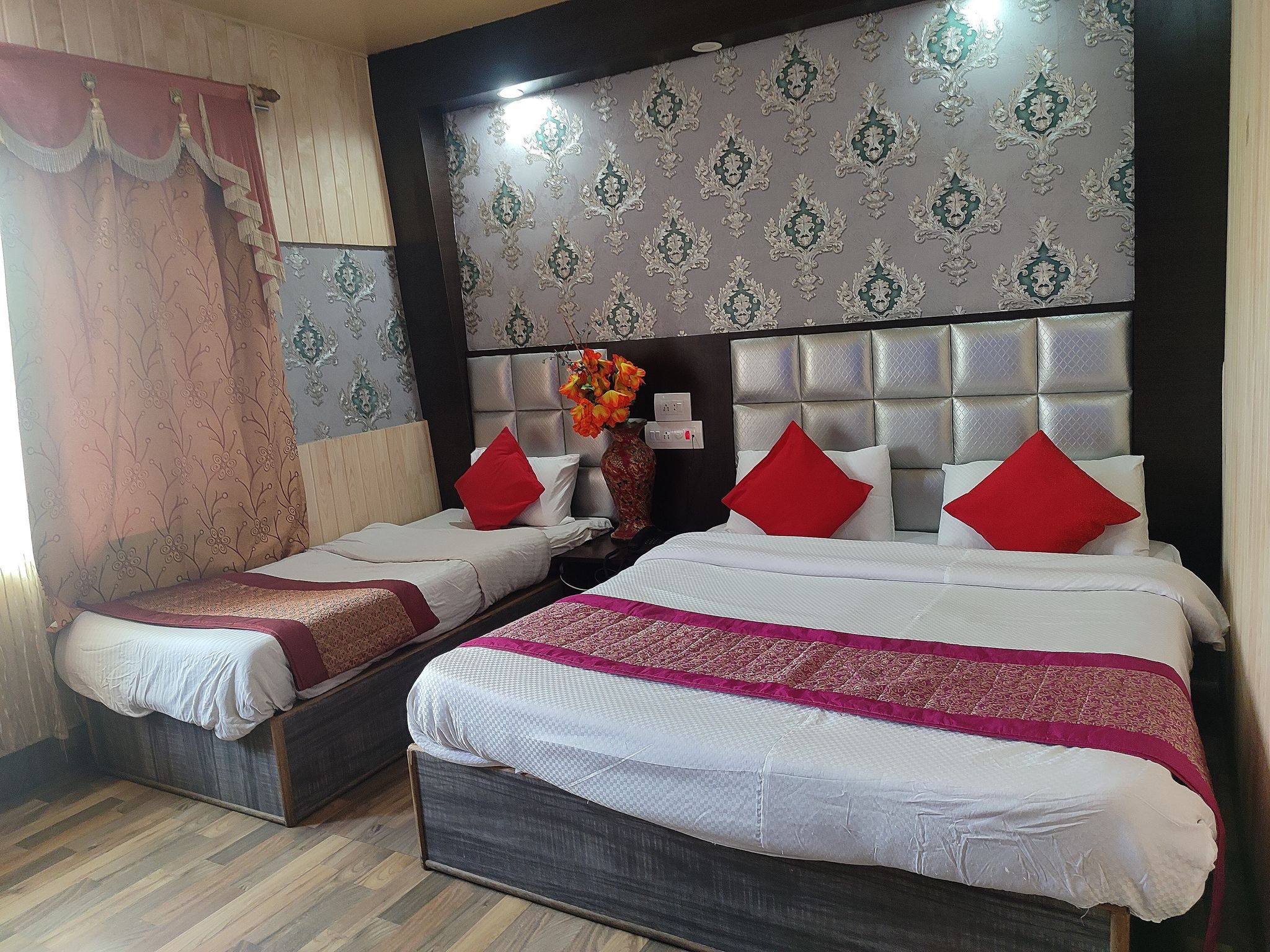 Hotel Star Of Kashmir Deluxe Room 12