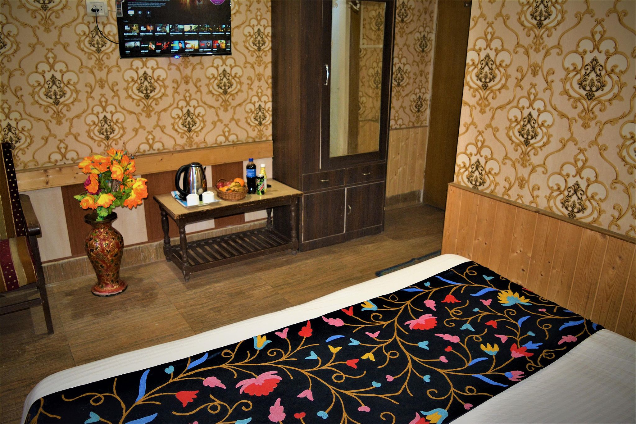 Hotel Star Of Kashmir Deluxe Room 5