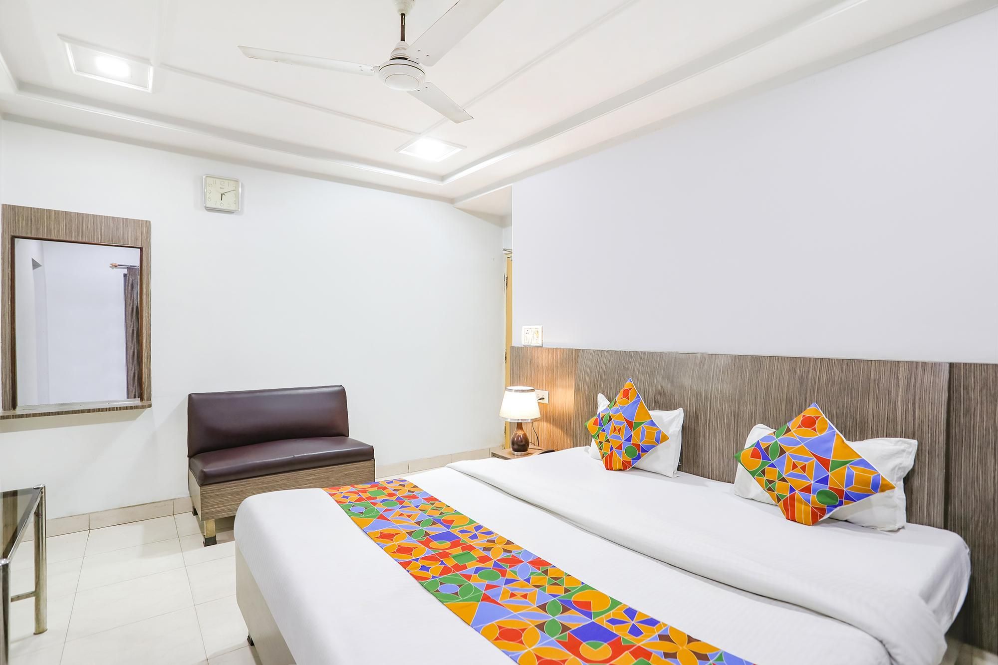 FabHotel Sun Om Deluxe Double Room 2