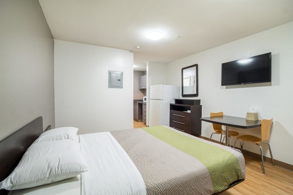 Studio 6 Augusta, GA - Fort Gordon Deluxe Room, 1 Queen Bed, Smoking, Kitchenette 7