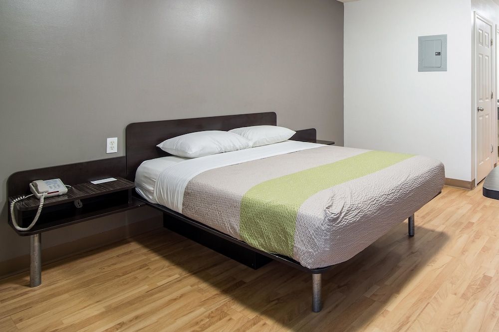 Studio 6 Augusta, GA - Fort Gordon Deluxe Room, 1 Queen Bed, Smoking, Kitchenette 6