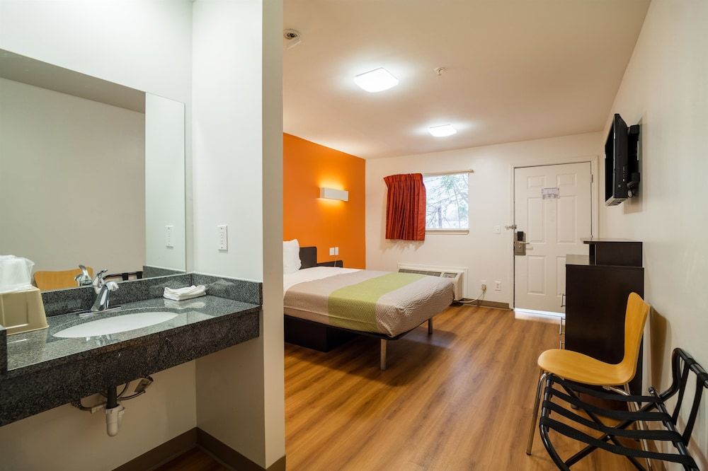 Studio 6 Augusta, GA - Fort Gordon Deluxe Room, 1 Queen Bed, Smoking, Kitchenette 8