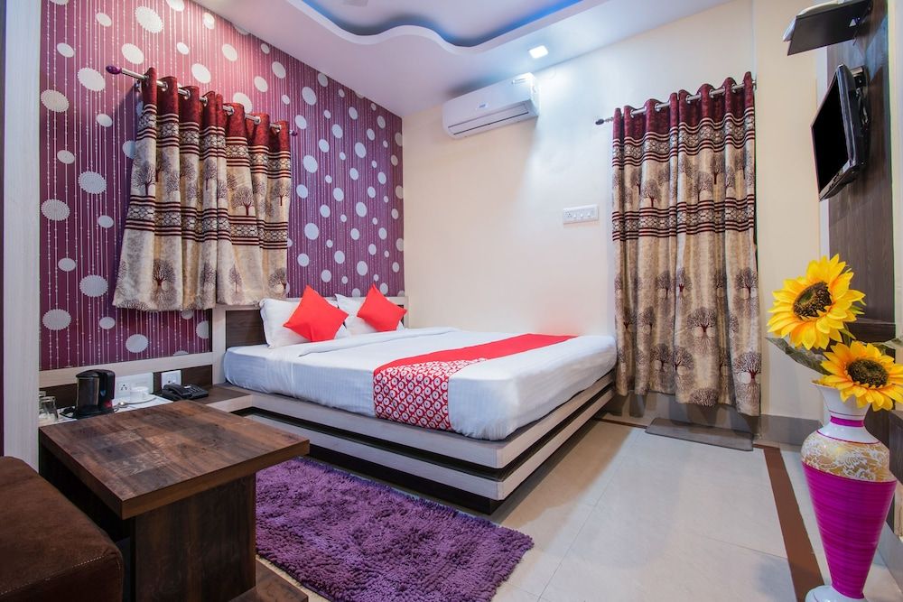 OYO 26946 Hotel Janvi International Double Room, 1 Queen Bed 3