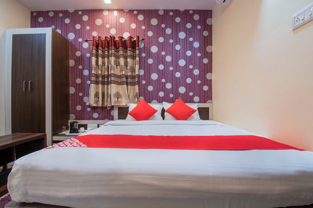 OYO 26946 Hotel Janvi International Double Room, 1 Queen Bed 2