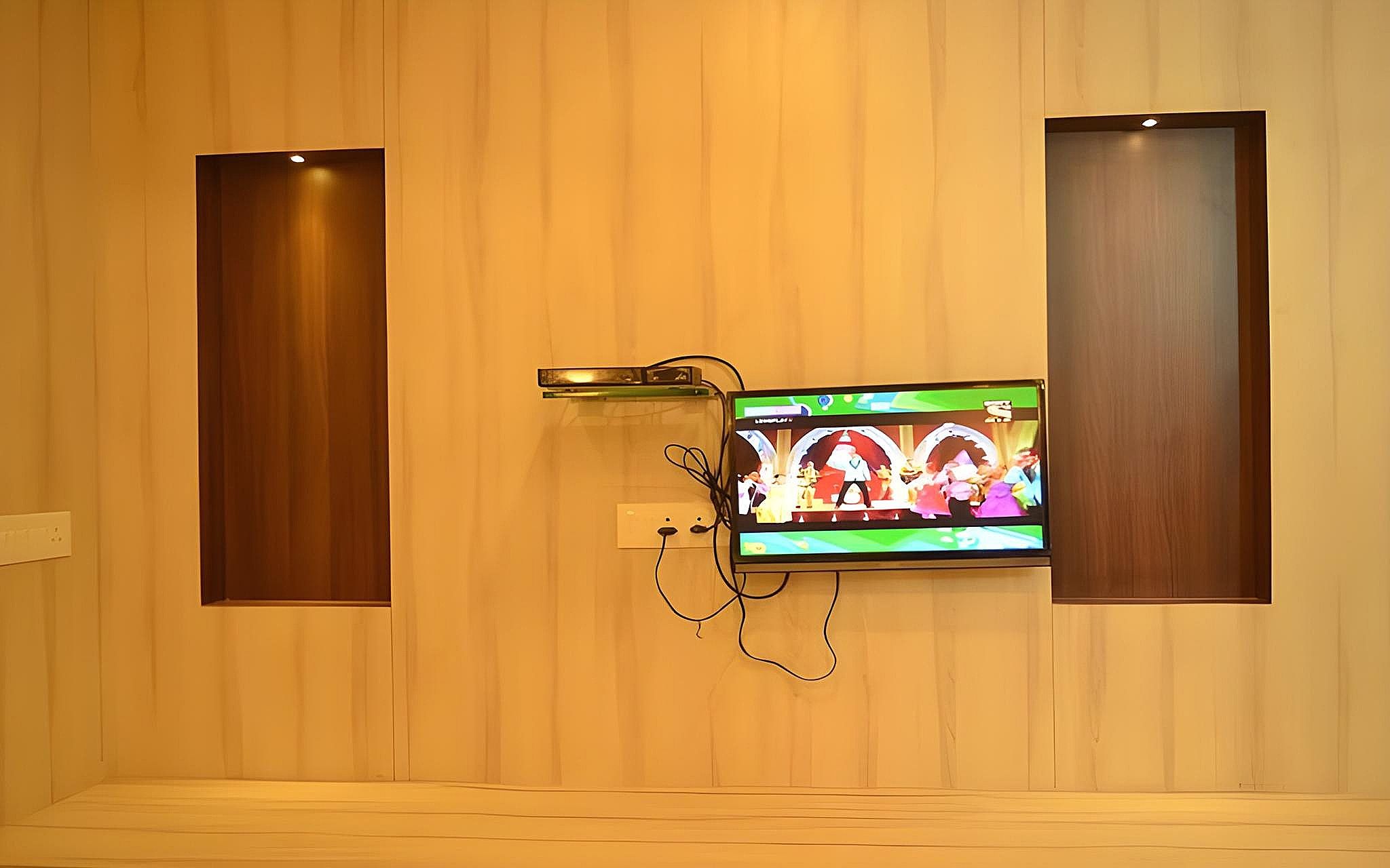 undefined Emerald Manor 8