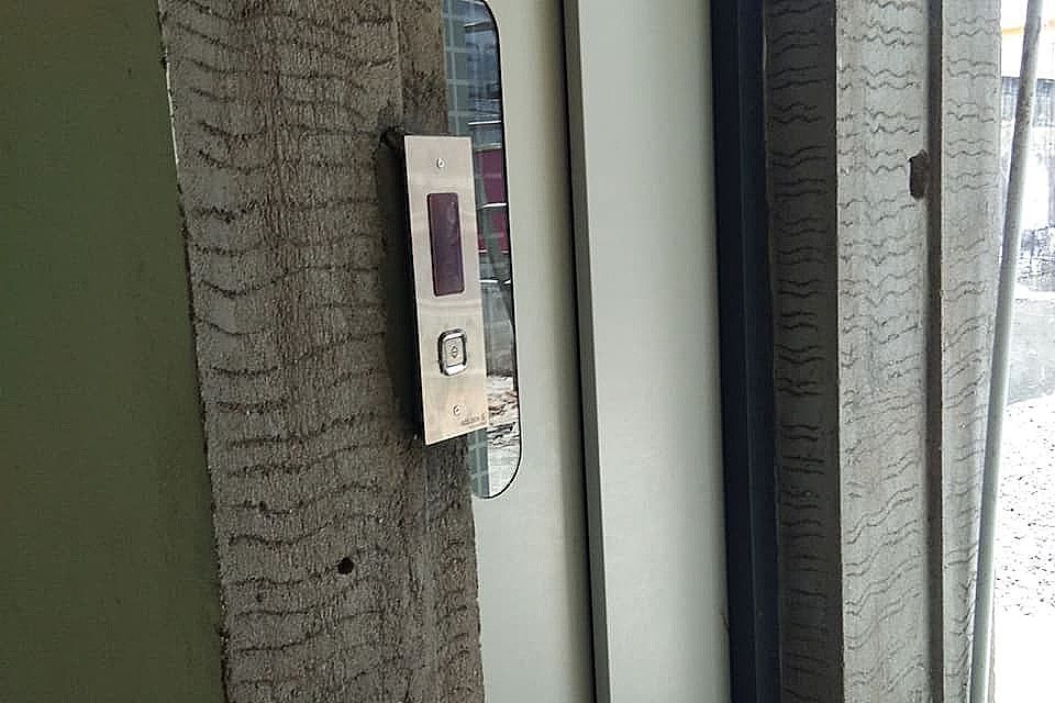 1025