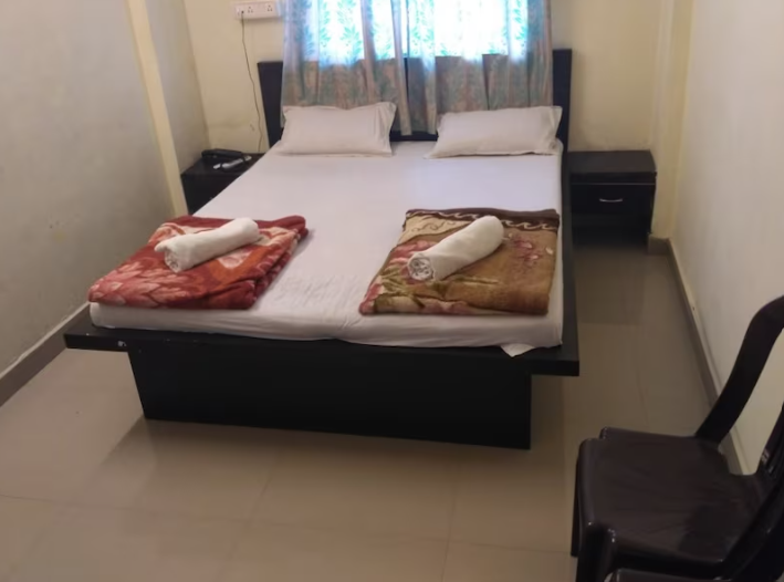 Day Use Room 11 AM to 5 PM checkin and checkout on same day