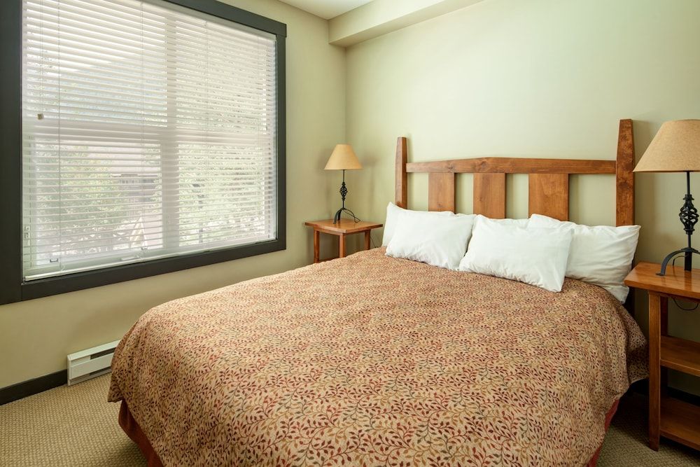 Condo, 2 Bedrooms (Upper Village)