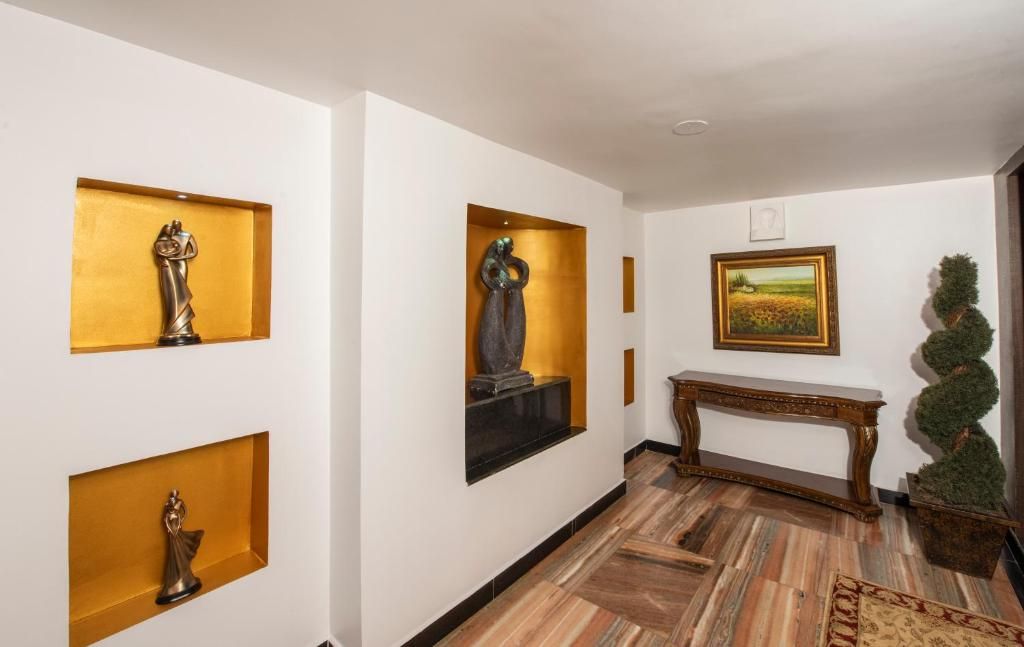 EXECUTIVE DELUXE ROOM WITH 2 BEDS