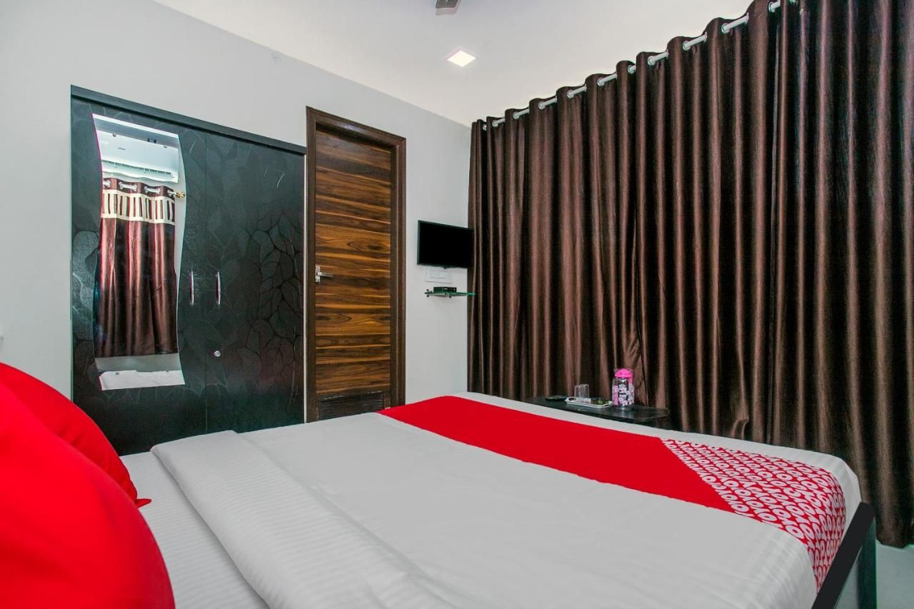 undefined OYO 19934 Hotel Golden Arch 6