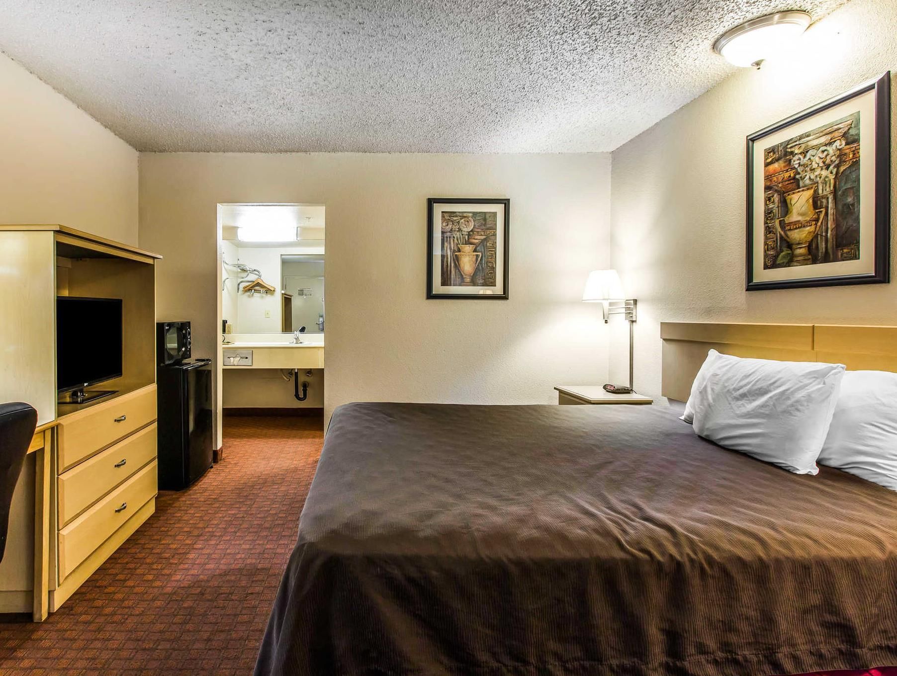 1 King Bed, Smoking