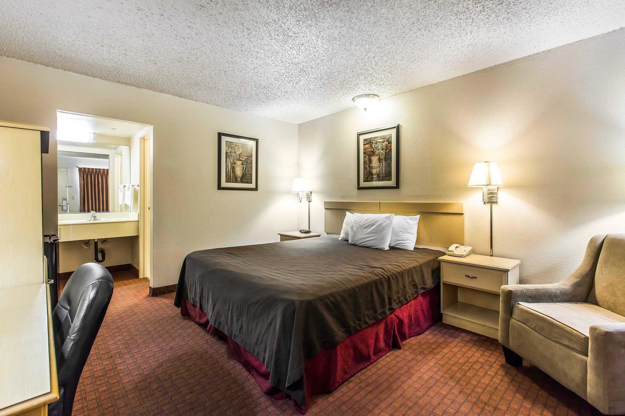 1 King Bed, Nonsmoking