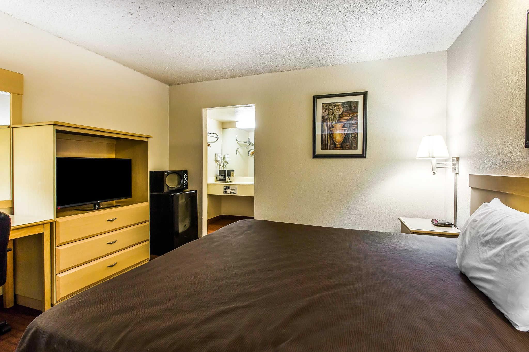 1 King Bed, Nonsmoking