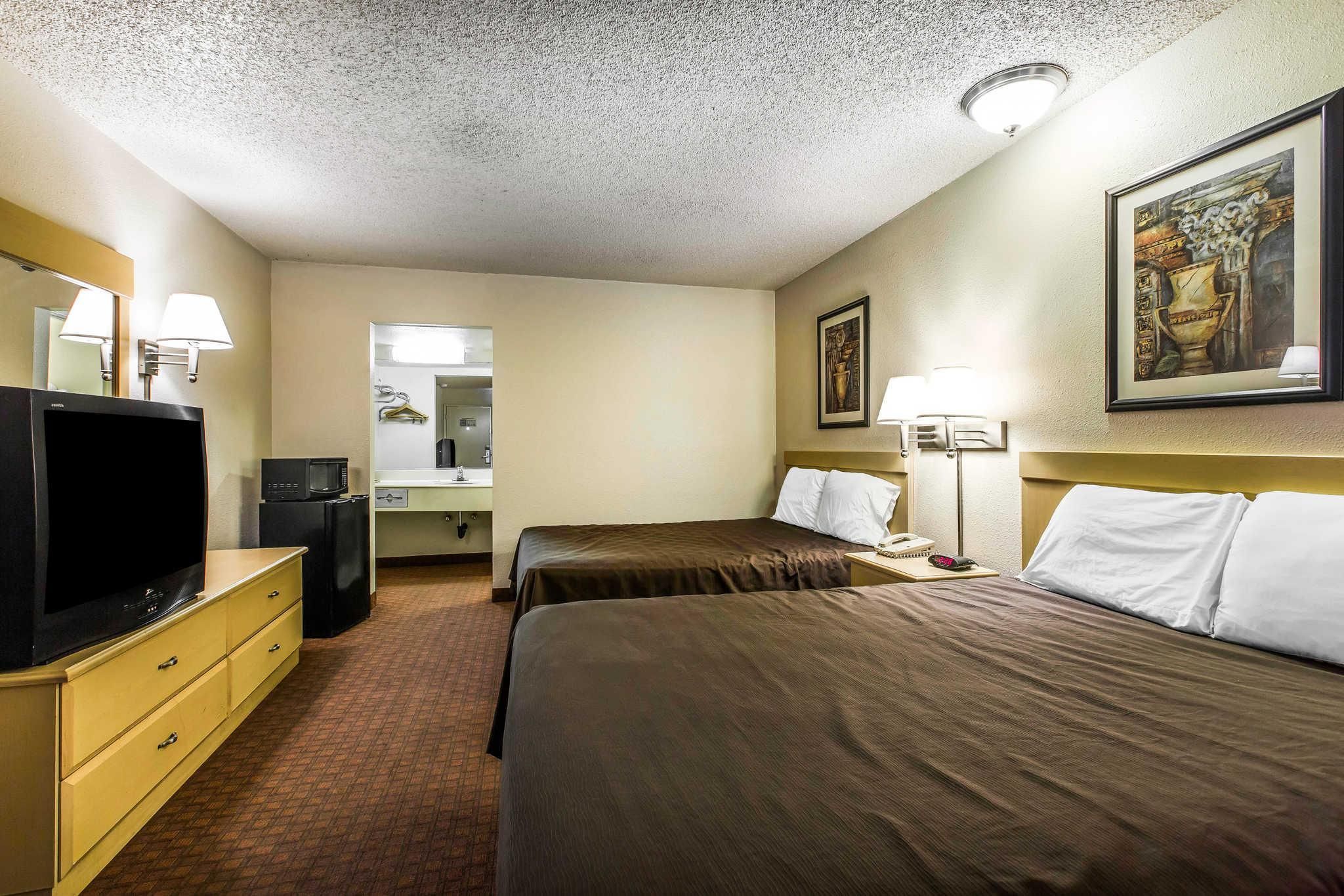 2 Queen Beds, Smoking