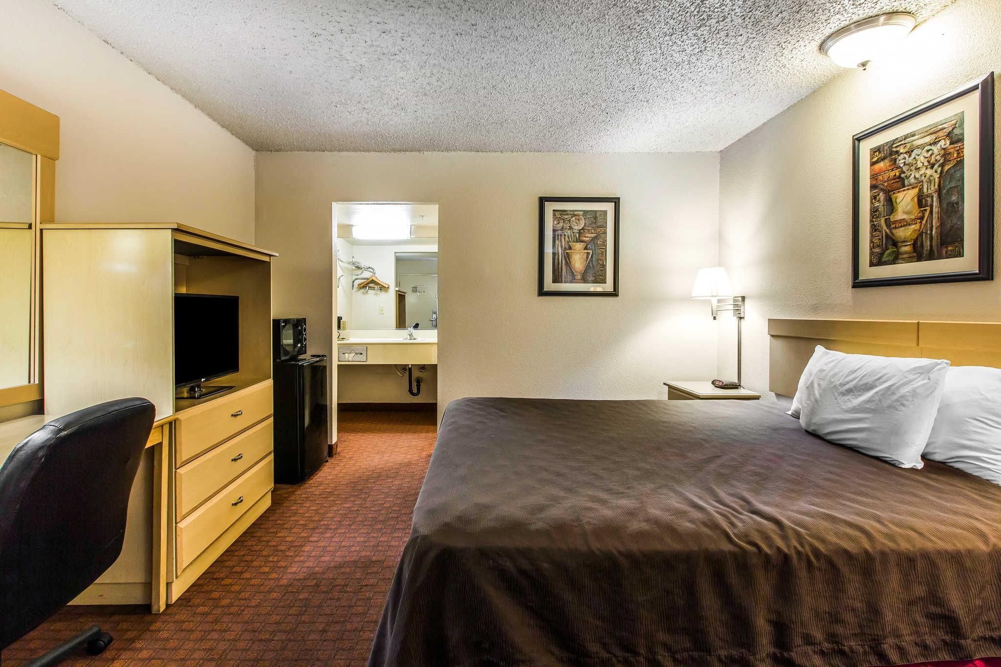 1 King Bed, No Smoking