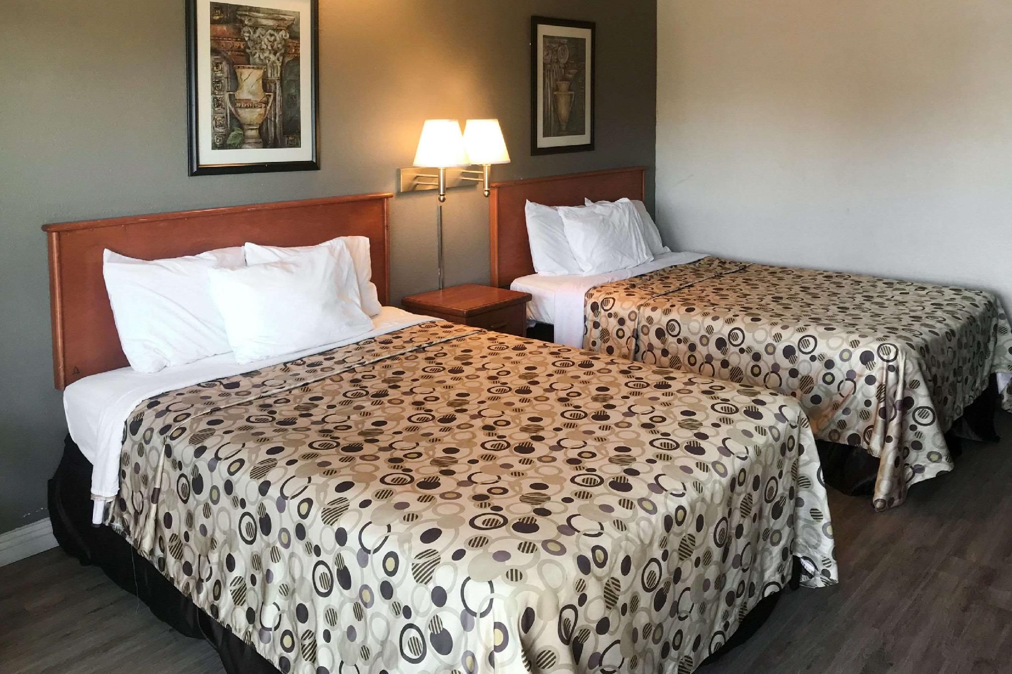 2 Queen Beds, Nonsmoking, Accessible