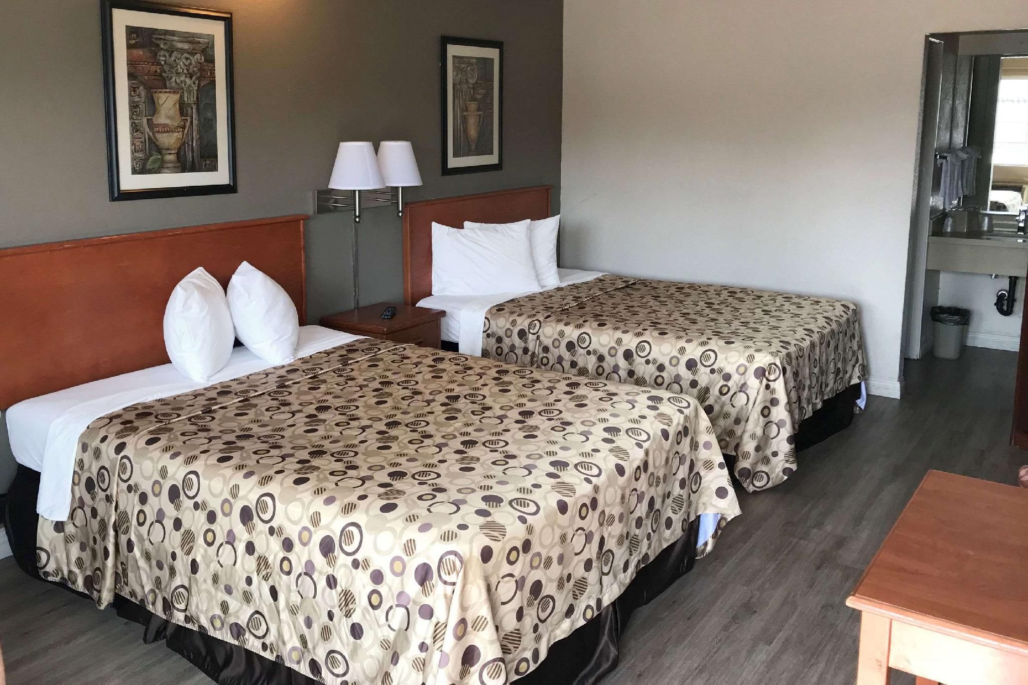 2 Queen Beds, Nonsmoking, Accessible