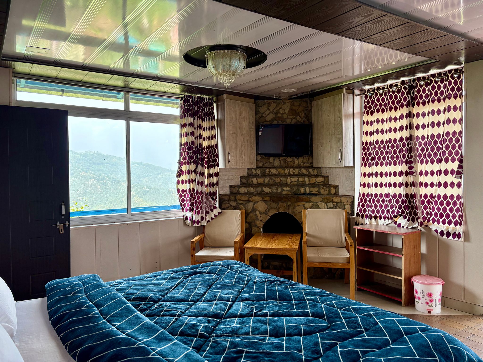 Snow View Luxury Homes Silver Room 7