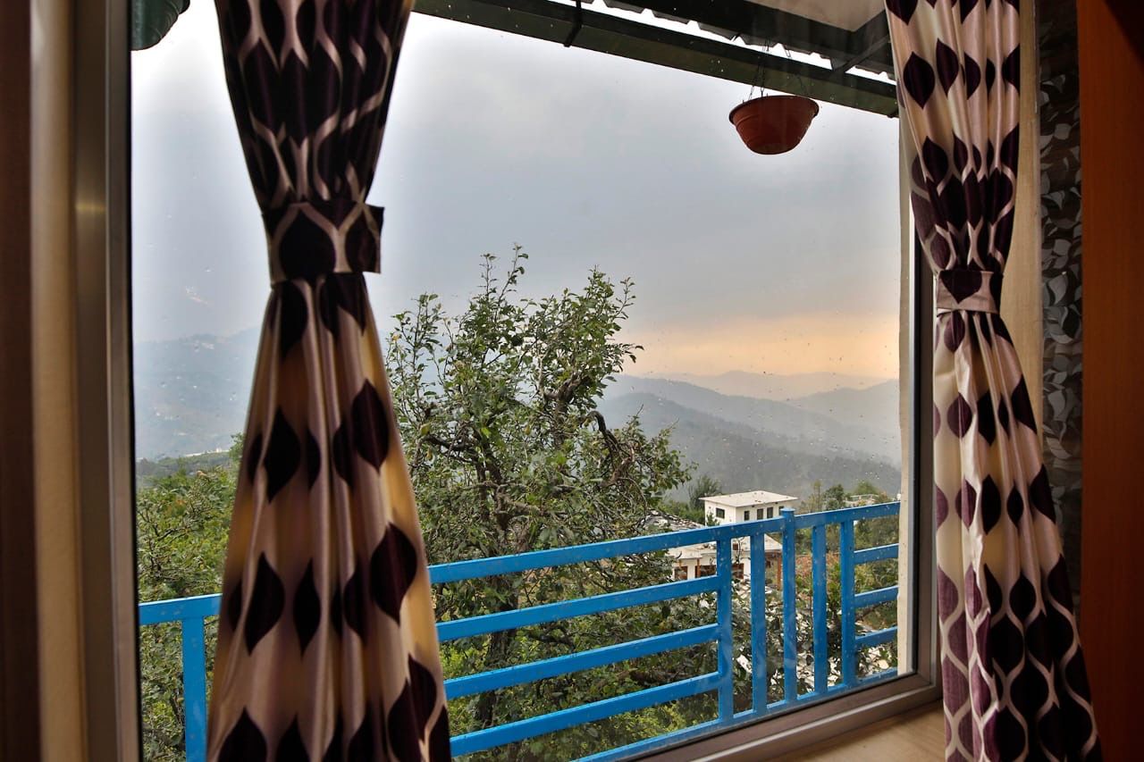 Snow View Luxury Homes Silver Room 10